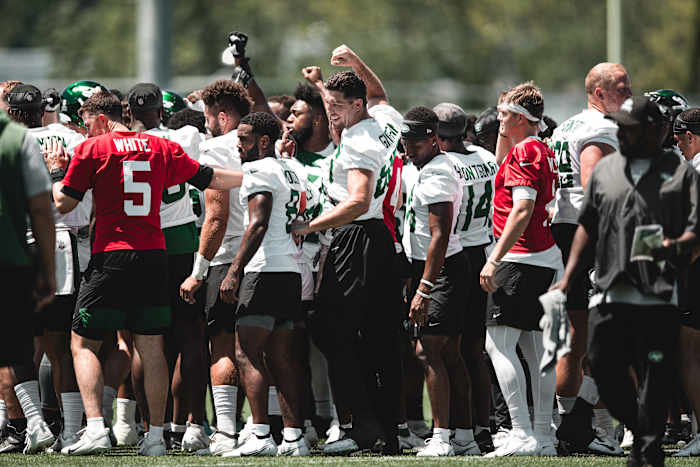 New York Jets practicing during minicamp